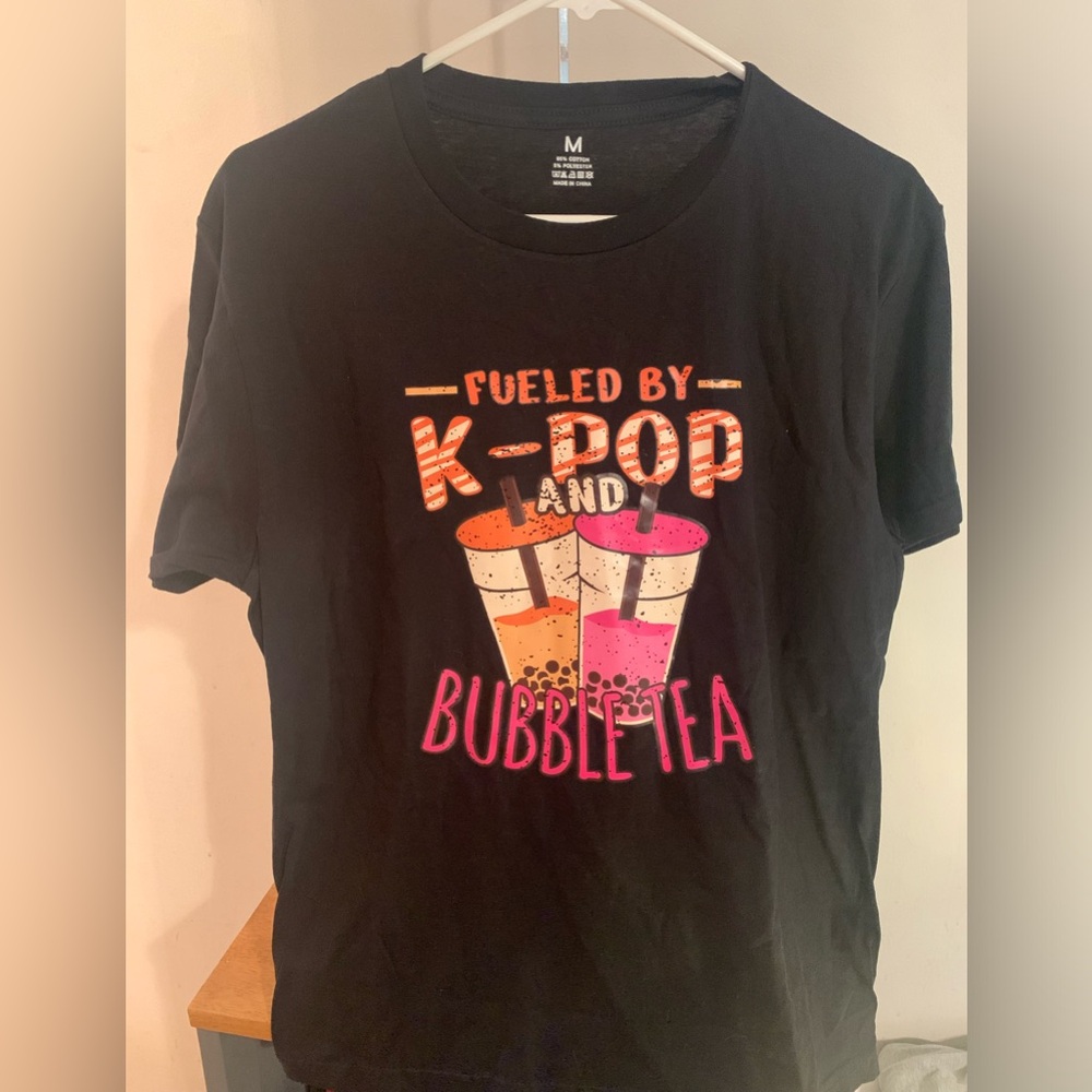 Powered By K-Pop And Bubble Tea Black T Shirt KPop Music Tee Size Medium - Picture 2 of 6
